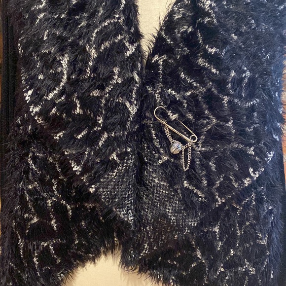 Sioni Black and White Slouch Cardigan NYT - Picture 4 of 10